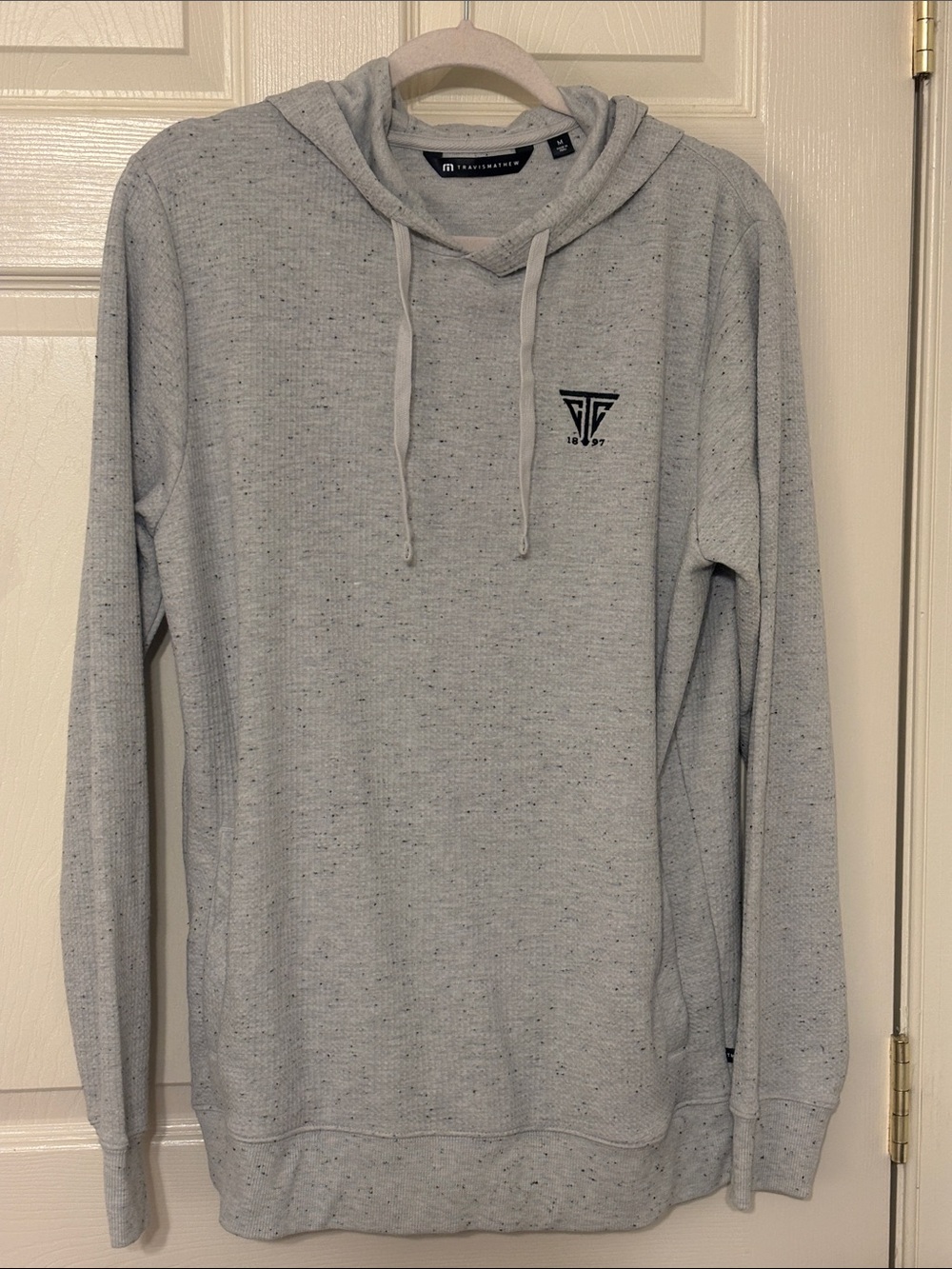 Travis Mathew Trenton Country Club Men's Light Gray Hooded Pullover Hoodie M